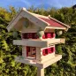 Preview: Zweistöckiges Vogelfutterhaus im Blockhaus-Stil aus hellem Holz mit rotem Schindeldach, roten Fensterläden und 4 Meisenknödel-Halterungen