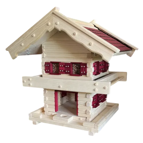 Preview: Rustikales Vogelfutterhaus aus hellem Holz im alpinen Blockhaus-Stil mit rotem Schindeldach und Fensterläden