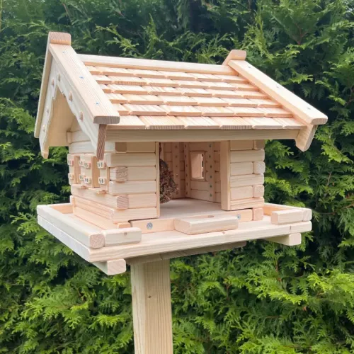 Preview: vogelhaus-handgefertigt-fuer-meisen-mit-meisenknoedelhalter