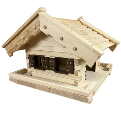 vogelhaus-peter-mit-kleinen-holzschindeln-gebeizte-tuer-und-fensterzargen-fensterlaeden-boden-mit-zaun