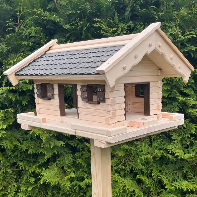 handgefertigtes-vogelhaus-naturholz