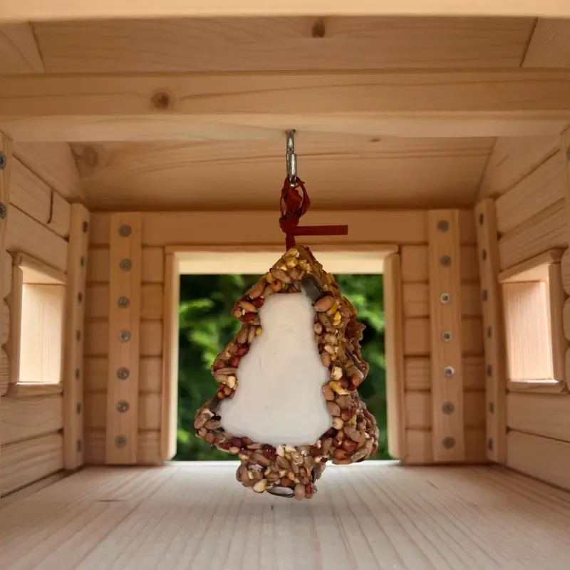 vogelhaus-mit-meisenknödelhalterung