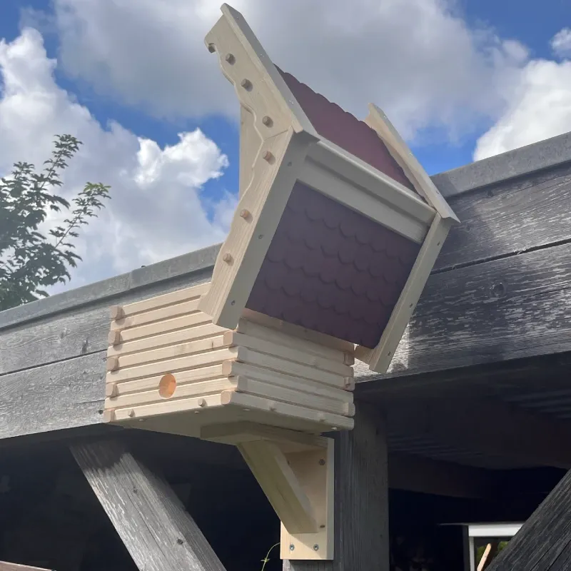 wetterfestes-vogelhaus-mit-bitumenschindeldach-in-grau-rot-oder-gruen wetterfestes-vogelhaus-mit-bitumenschindeldach-in-grau-rot-oder-gruen